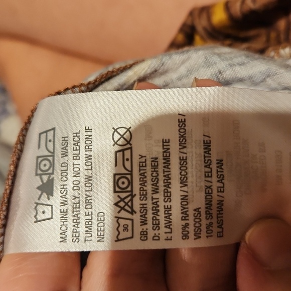 The Muse's Closet | Neutral Abstract Banded-Hem Surplice Top qvc sz large - Picture 4 of 4